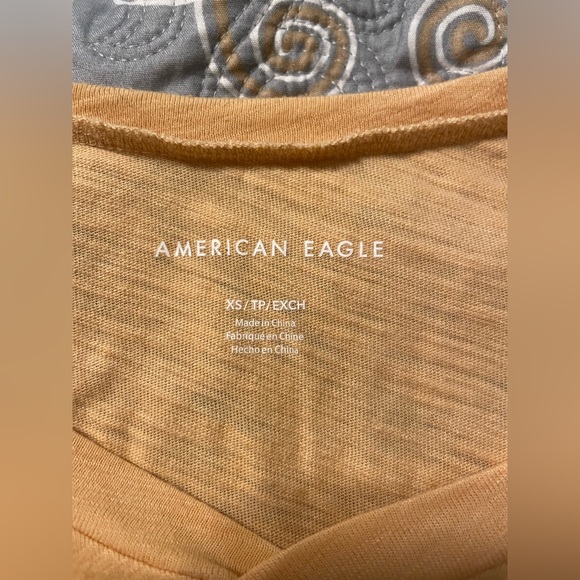 American Eagle Yellow V neck - Picture 2 of 2
